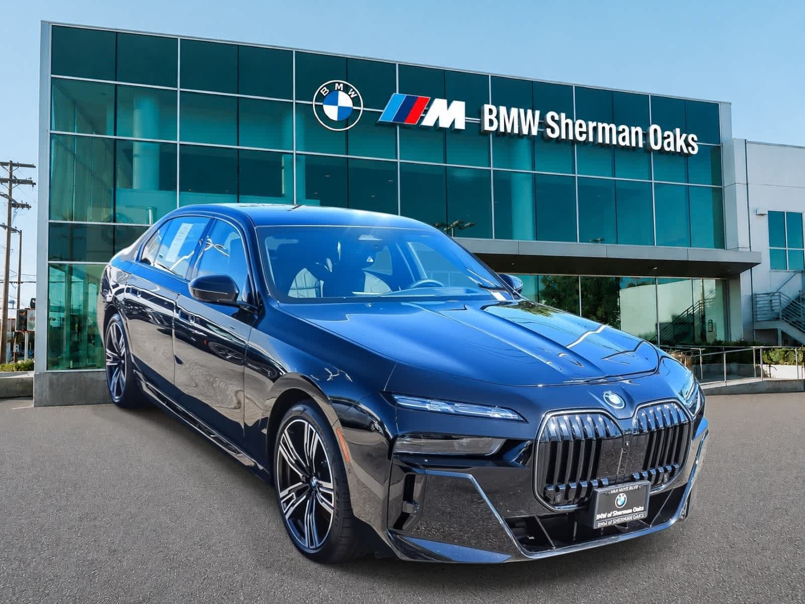 Used 2026 BMW 750e xDrive w/ Executive Package AWD/4WD image 3