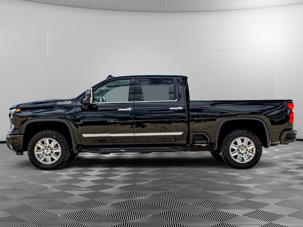 Used 2024 Chevrolet Silverado 2500 High Country w/ High Country Premium Package AWD/4WD image 4