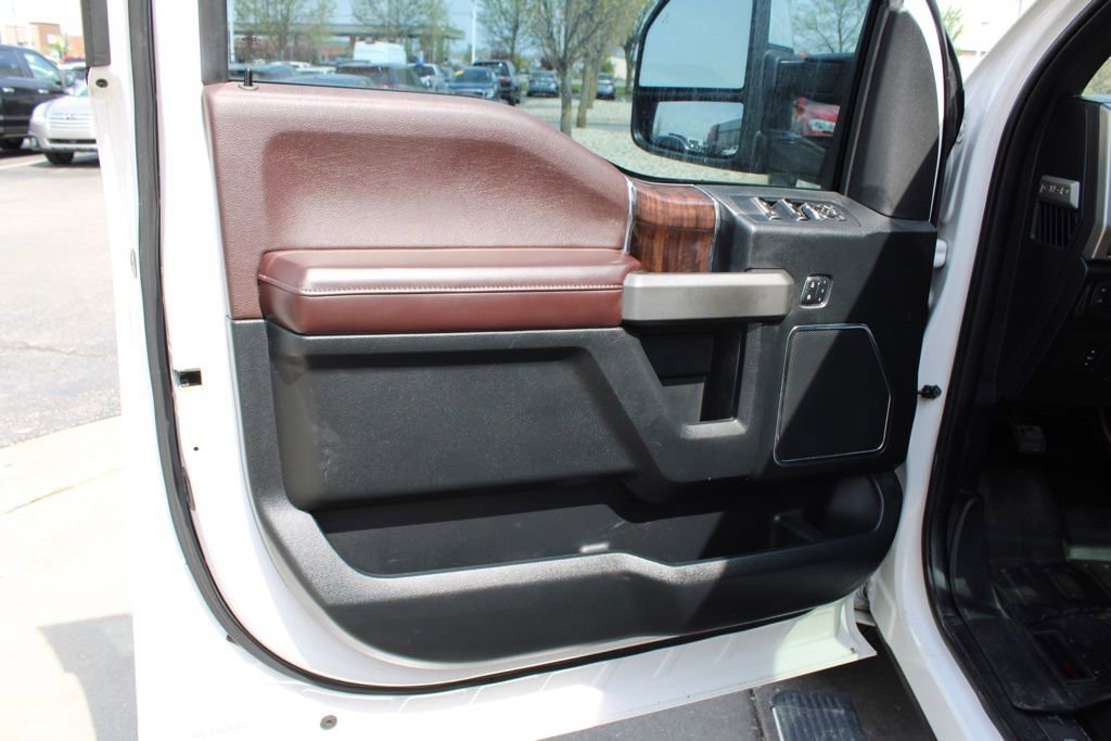 Used 2015 Ford F150 Platinum w/ Equipment Group 701A Luxury AWD/4WD image 19