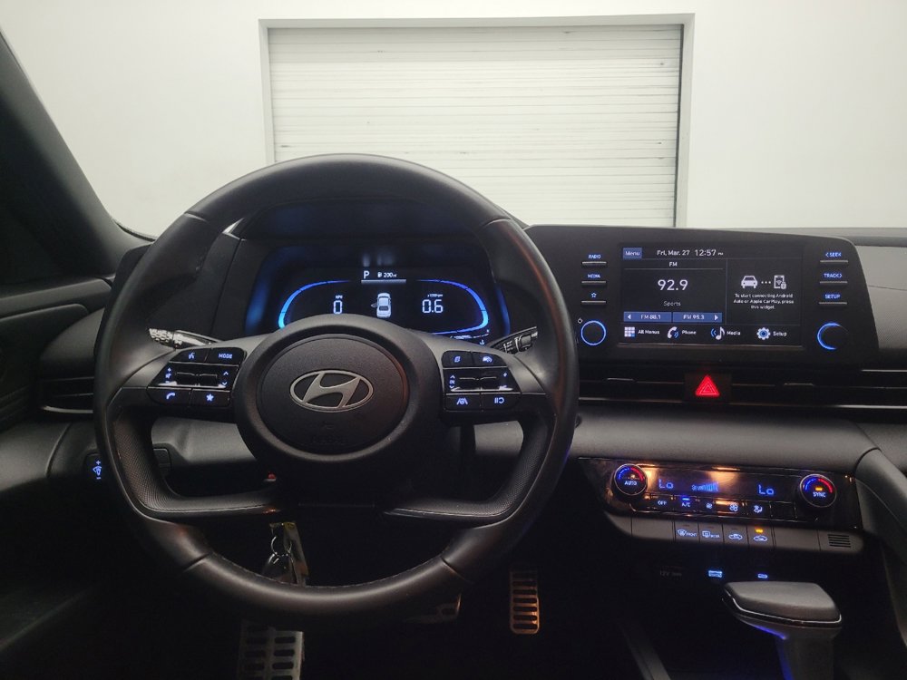 Used 2025 Hyundai Elantra Sport image 22