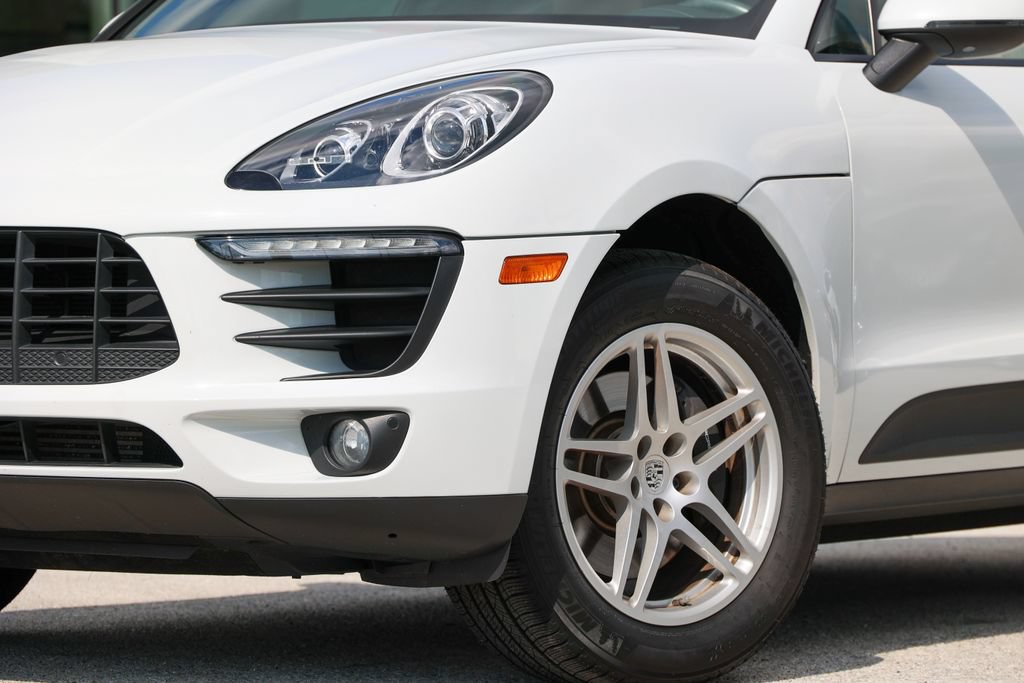 Certified 2017 Porsche Macan AWD/4WD image 8