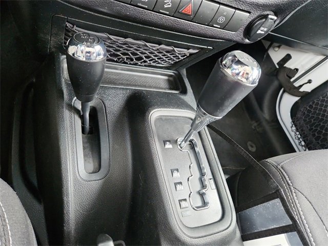 Used 2017 Jeep Wrangler Unlimited Sahara image 14