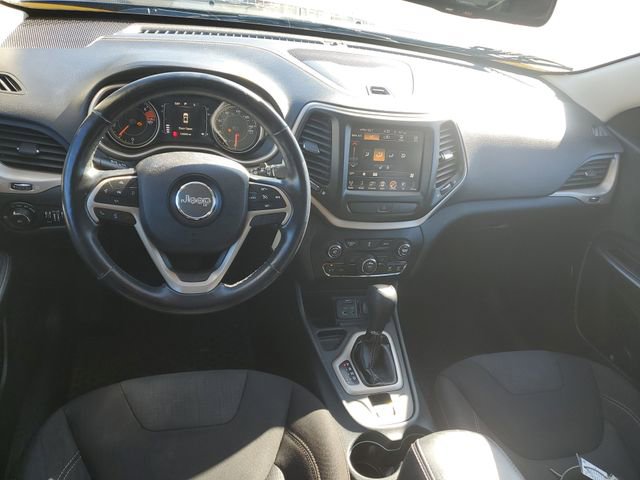 Used 2016 Jeep Cherokee Latitude w/ Cold Weather Group image 10