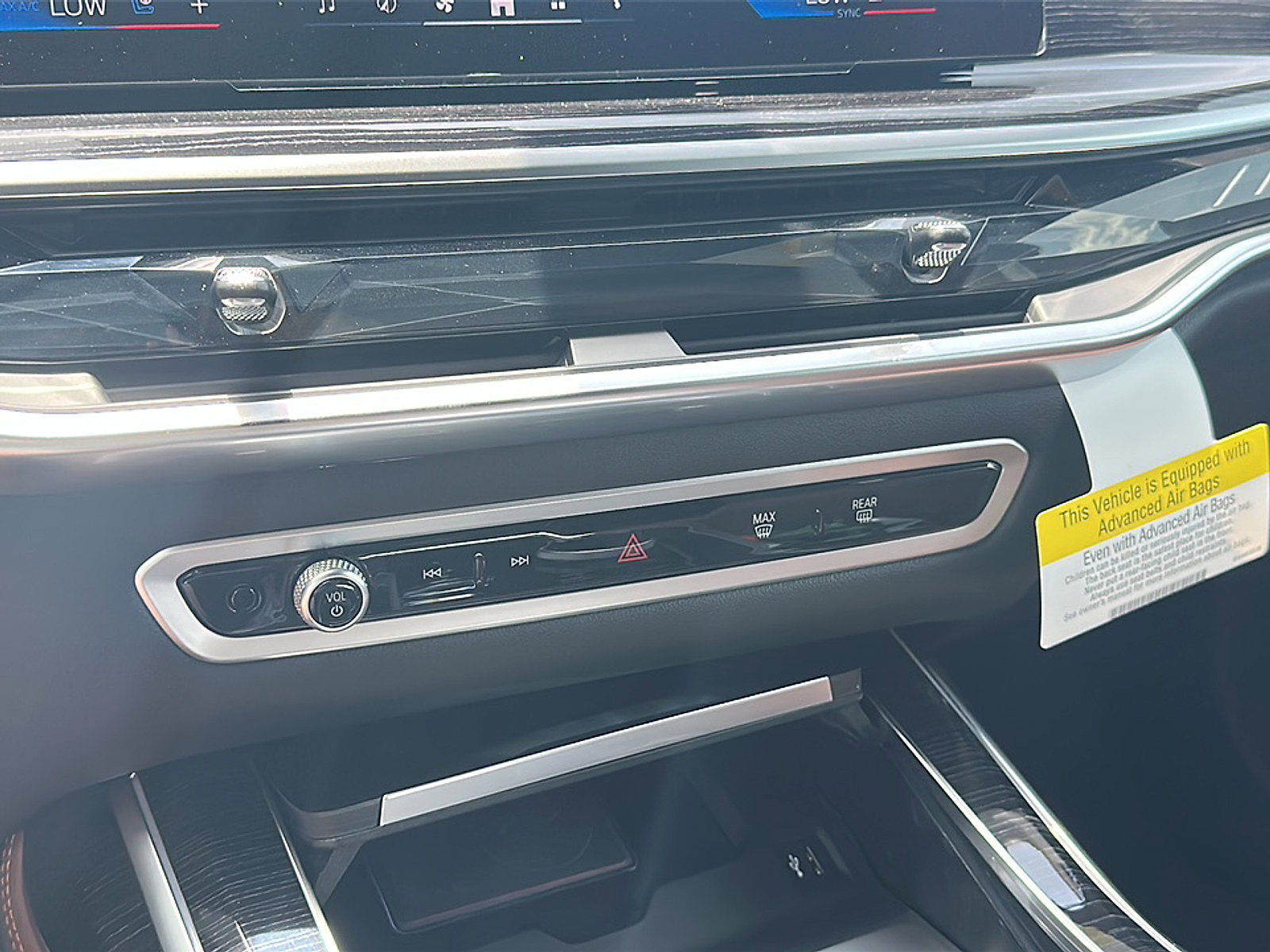 New 2026 BMW X7 M60i image 24