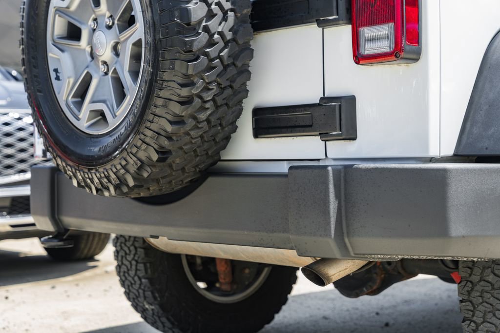 Used 2017 Jeep Wrangler Unlimited Rubicon w/ Cold Weather Group image 7