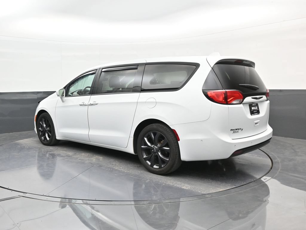 Used 2019 Chrysler Pacifica Touring Plus w/ Advanced Safetytec Group FWD image 5