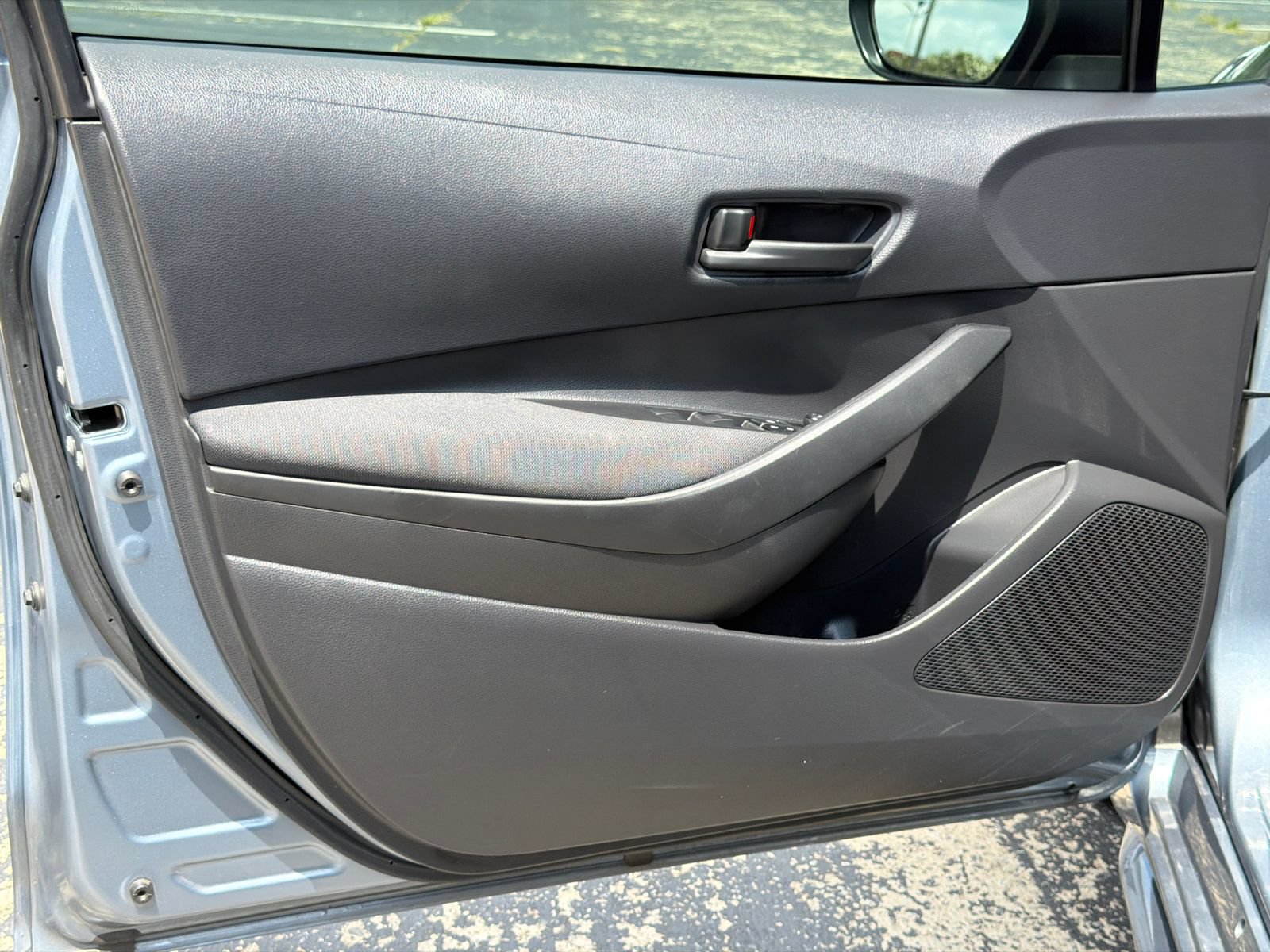 Used 2025 Toyota Corolla LE FWD image 12