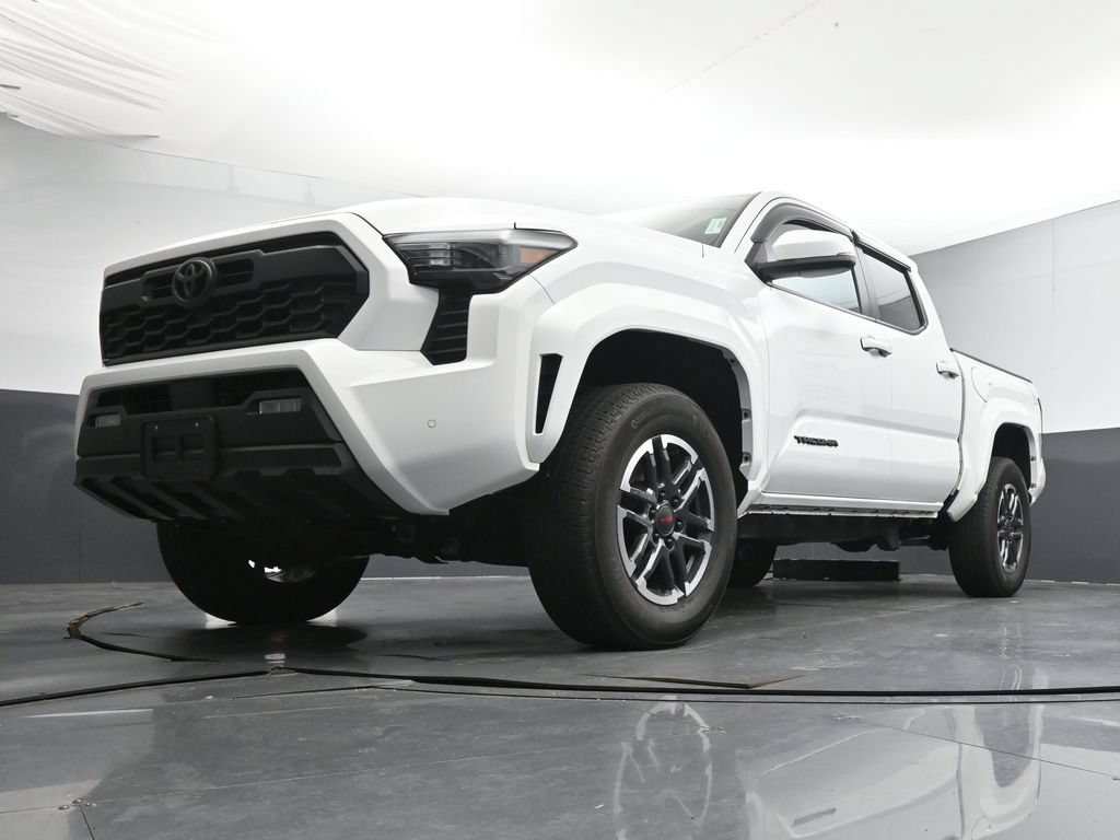 Used 2024 Toyota Tacoma TRD Sport AWD/4WD image 37