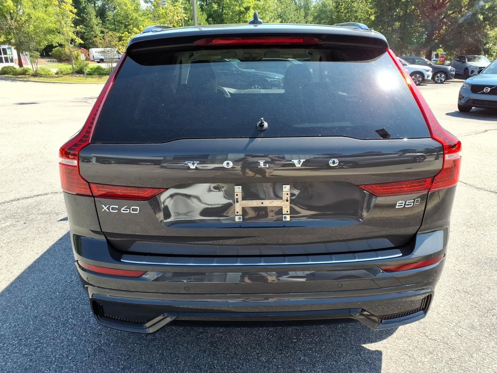 Certified 2024 Volvo XC60 B5 Plus w/ Protection Package Premier AWD/4WD image 4