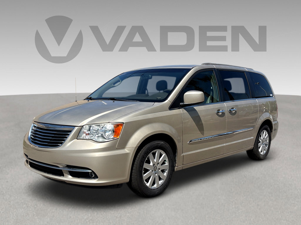 Used 2015 Chrysler Town & Country Touring w/ Driver Convenience Group FWD image 3