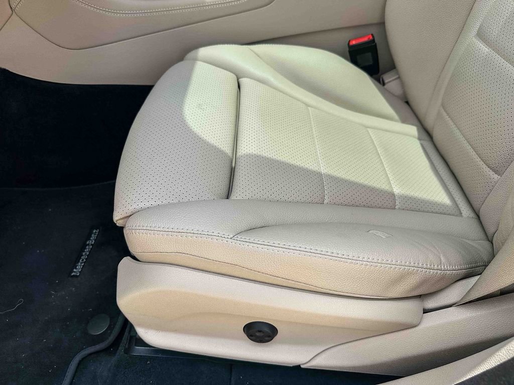Used 2020 Mercedes-Benz GLC 300 image 15