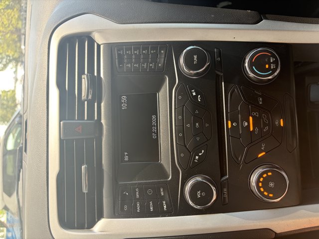 Used 2015 Ford Fusion SE w/ Equipment Group 201A FWD image 9