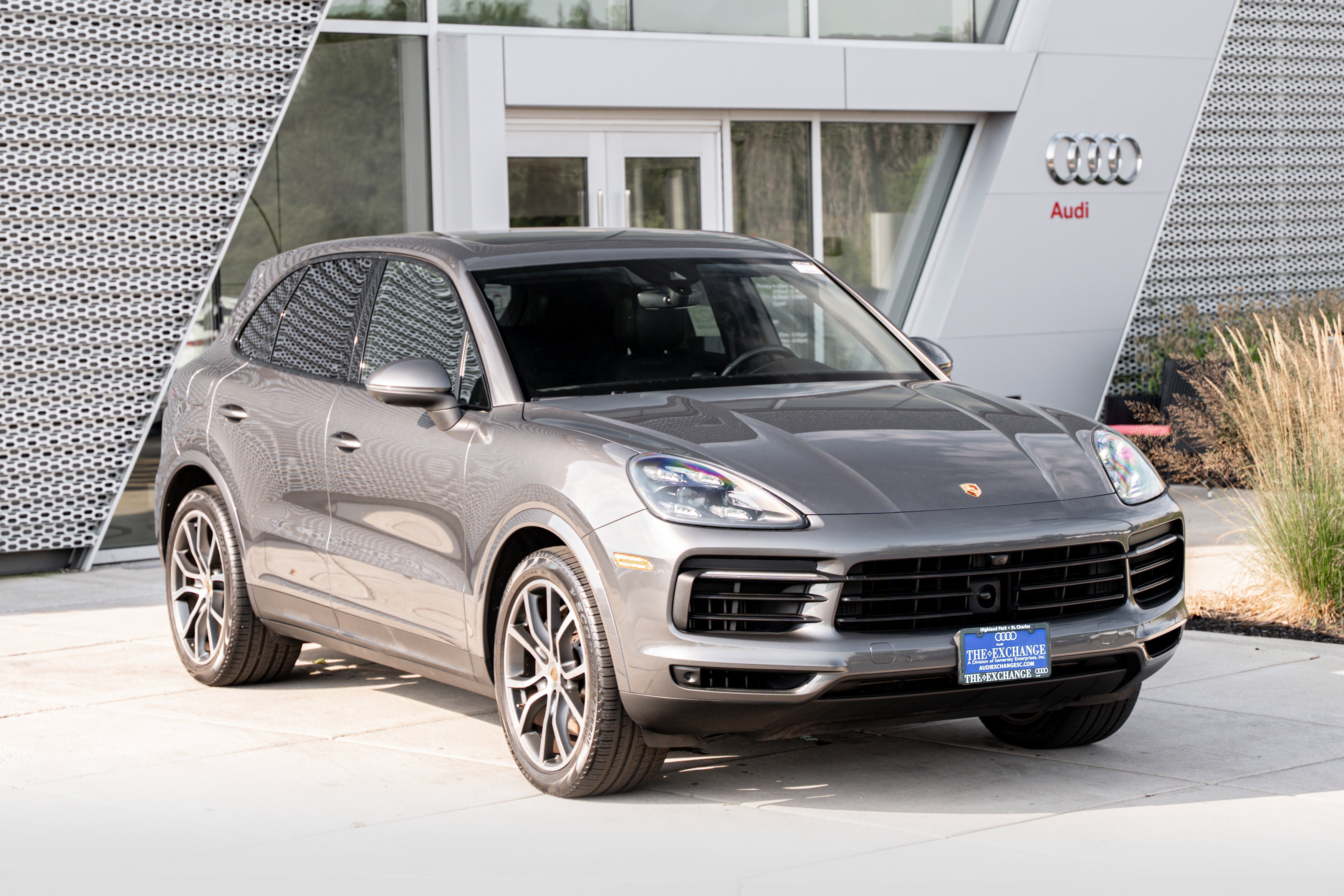 Used 2019 Porsche Cayenne S AWD/4WD image 2