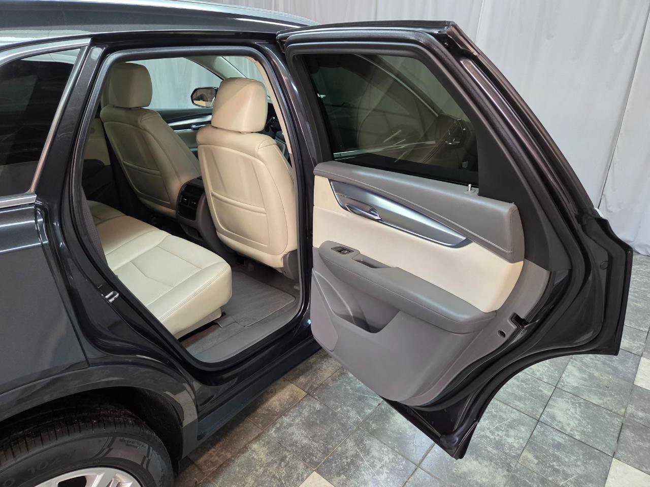 Used 2017 Cadillac XT5 Premium Luxury w/ Advanced Security Package image 14