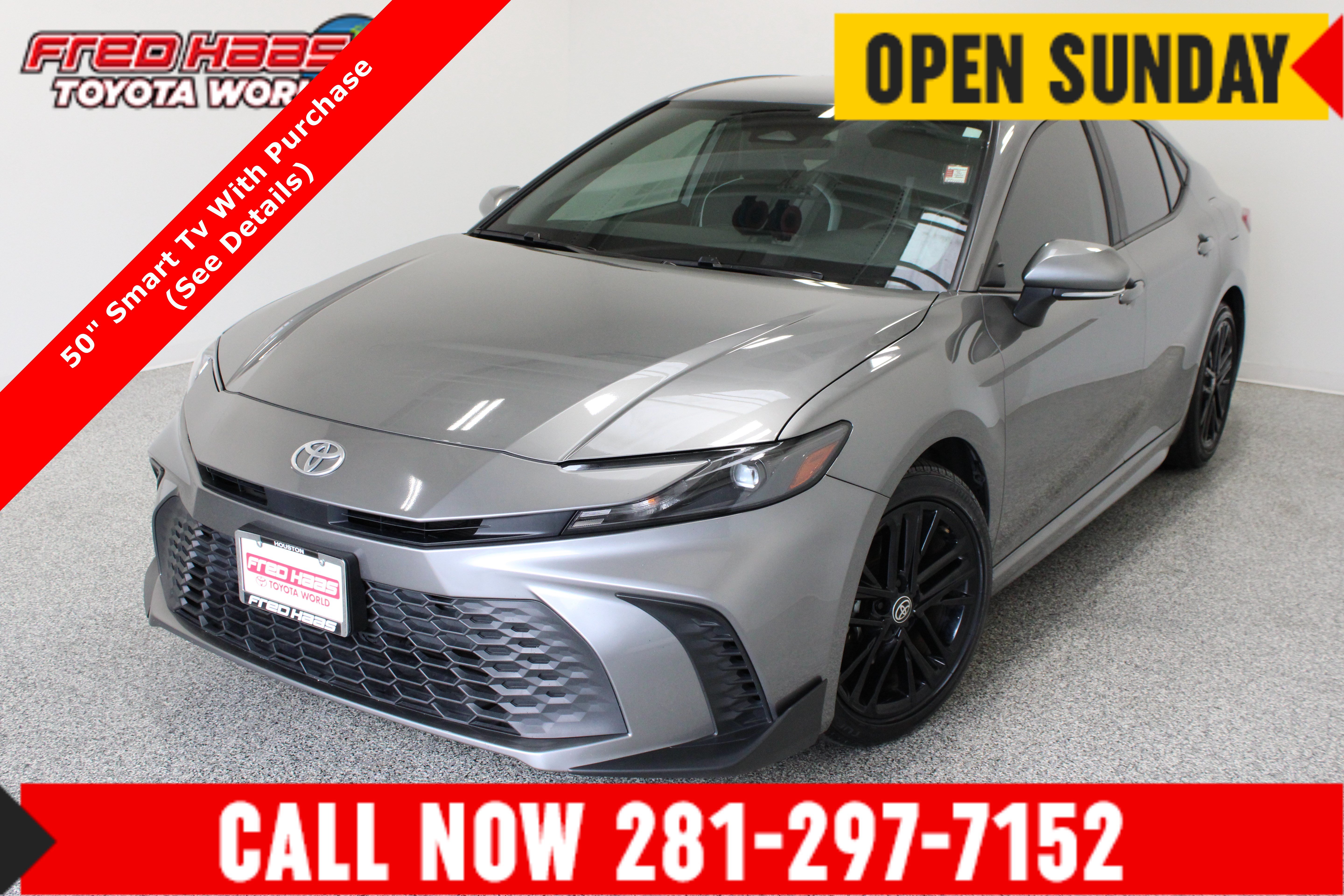Used 2025 Toyota Camry SE FWD image 1
