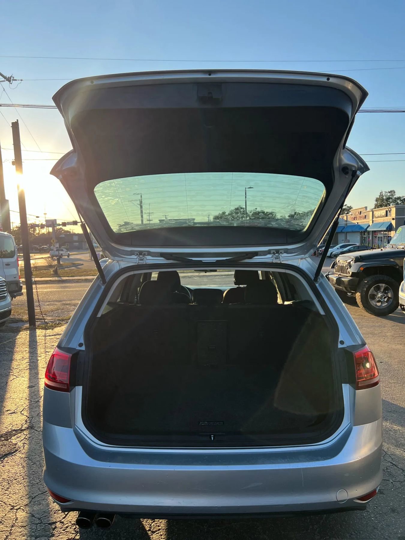 Used 2017 Volkswagen Golf S FWD image 19