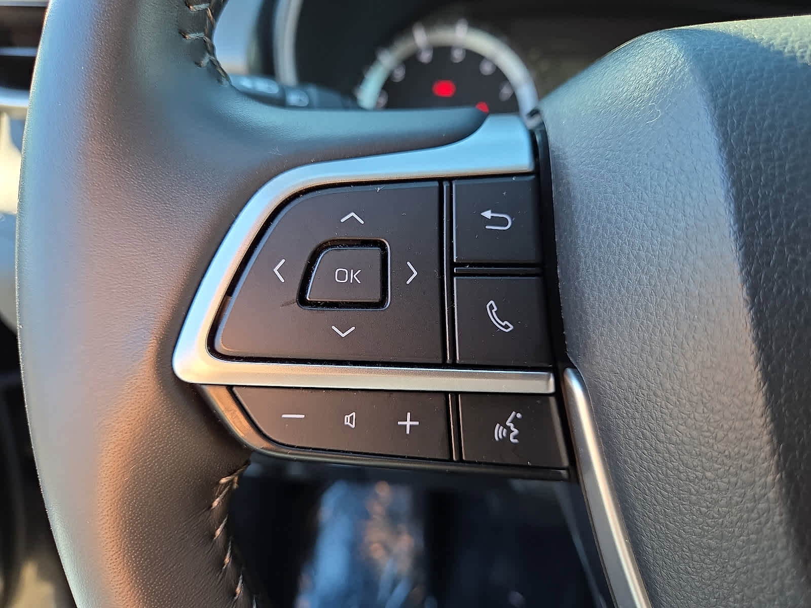 Certified 2024 Toyota Highlander LE image 22