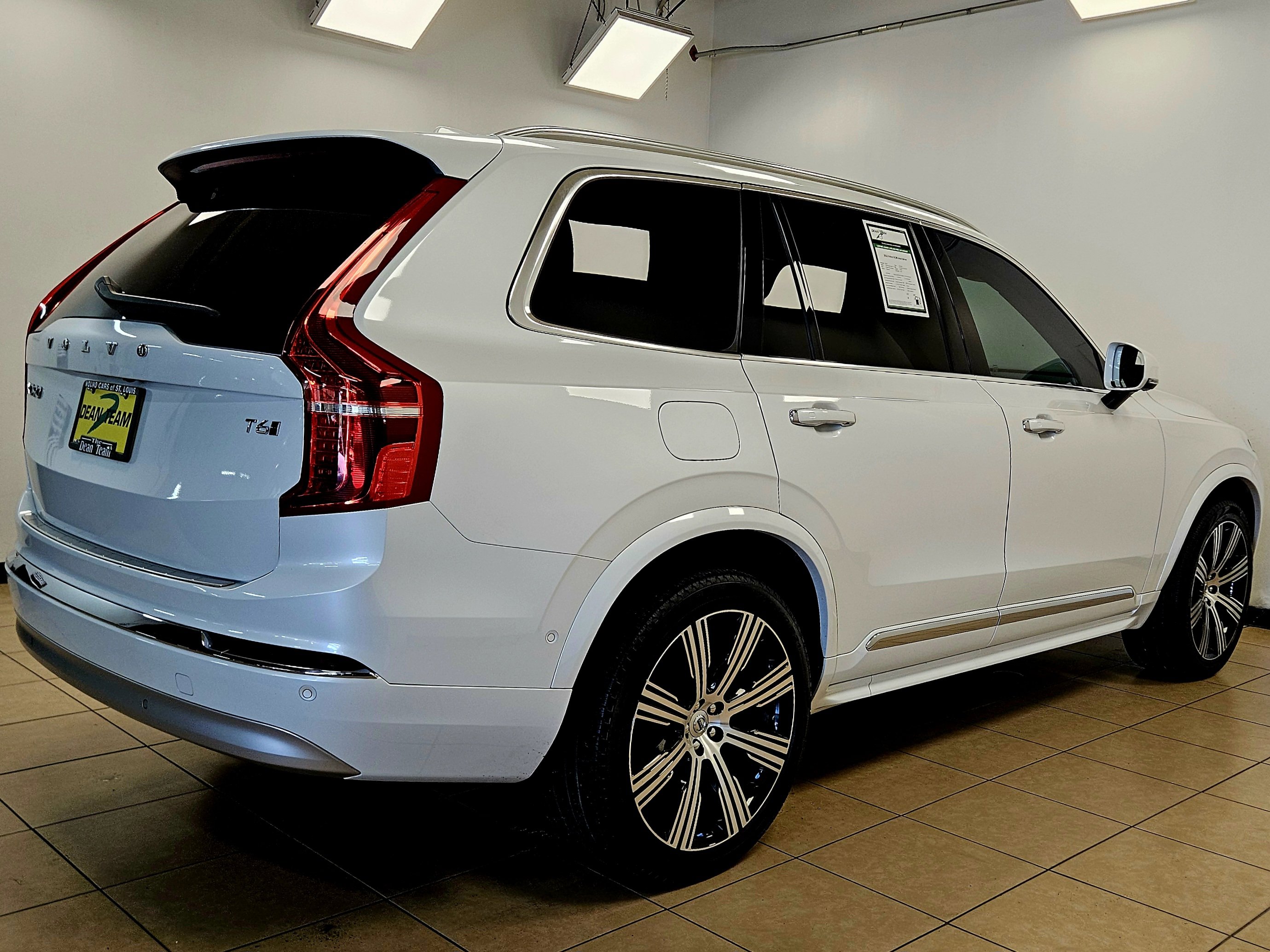 Used 2022 Volvo XC90 T6 Inscription w/ Advanced Package image 3