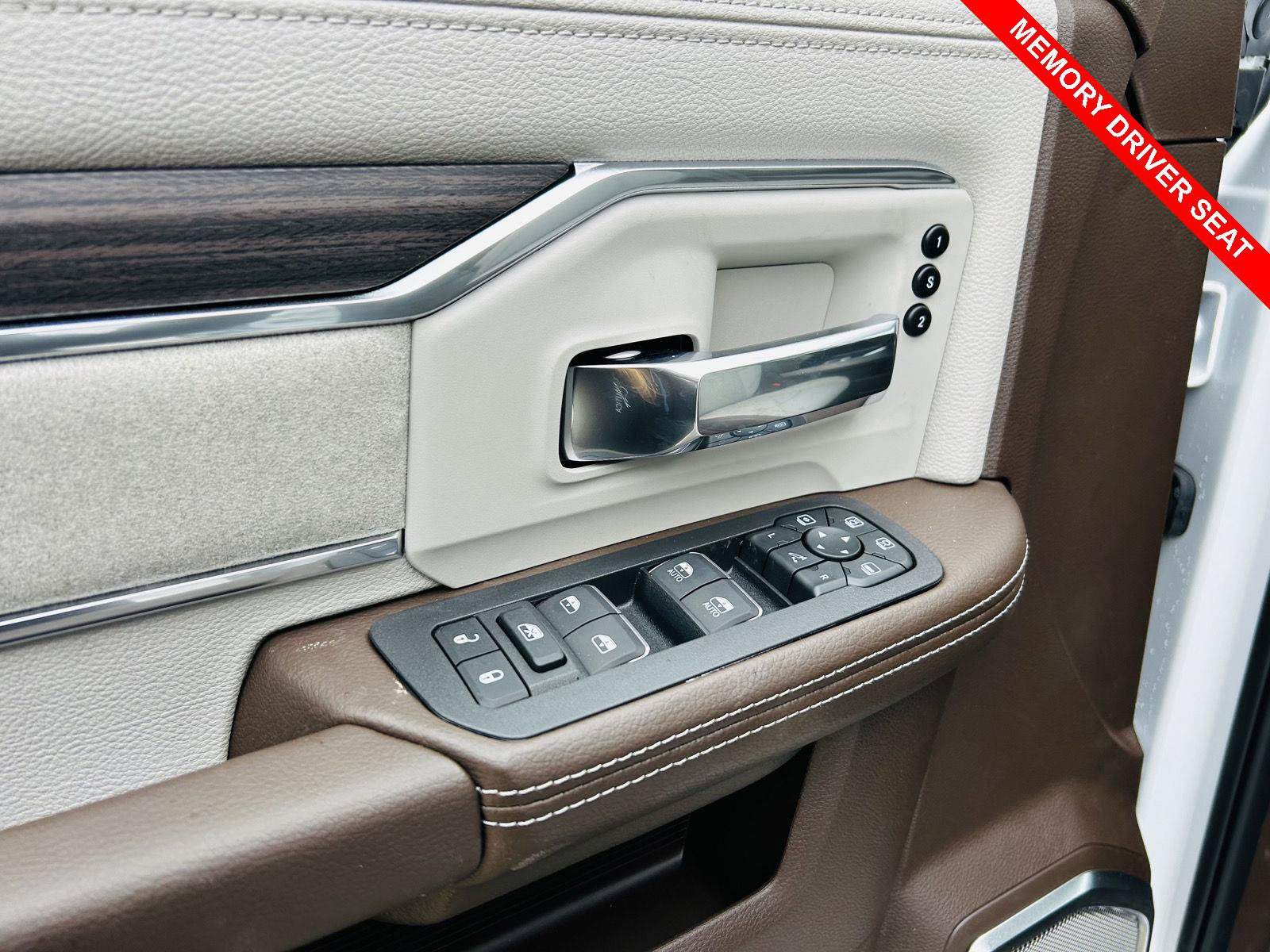 New 2026 RAM 3500 Laramie AWD/4WD image 17