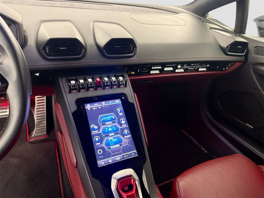 Used 2020 Lamborghini Huracan EVO image 24