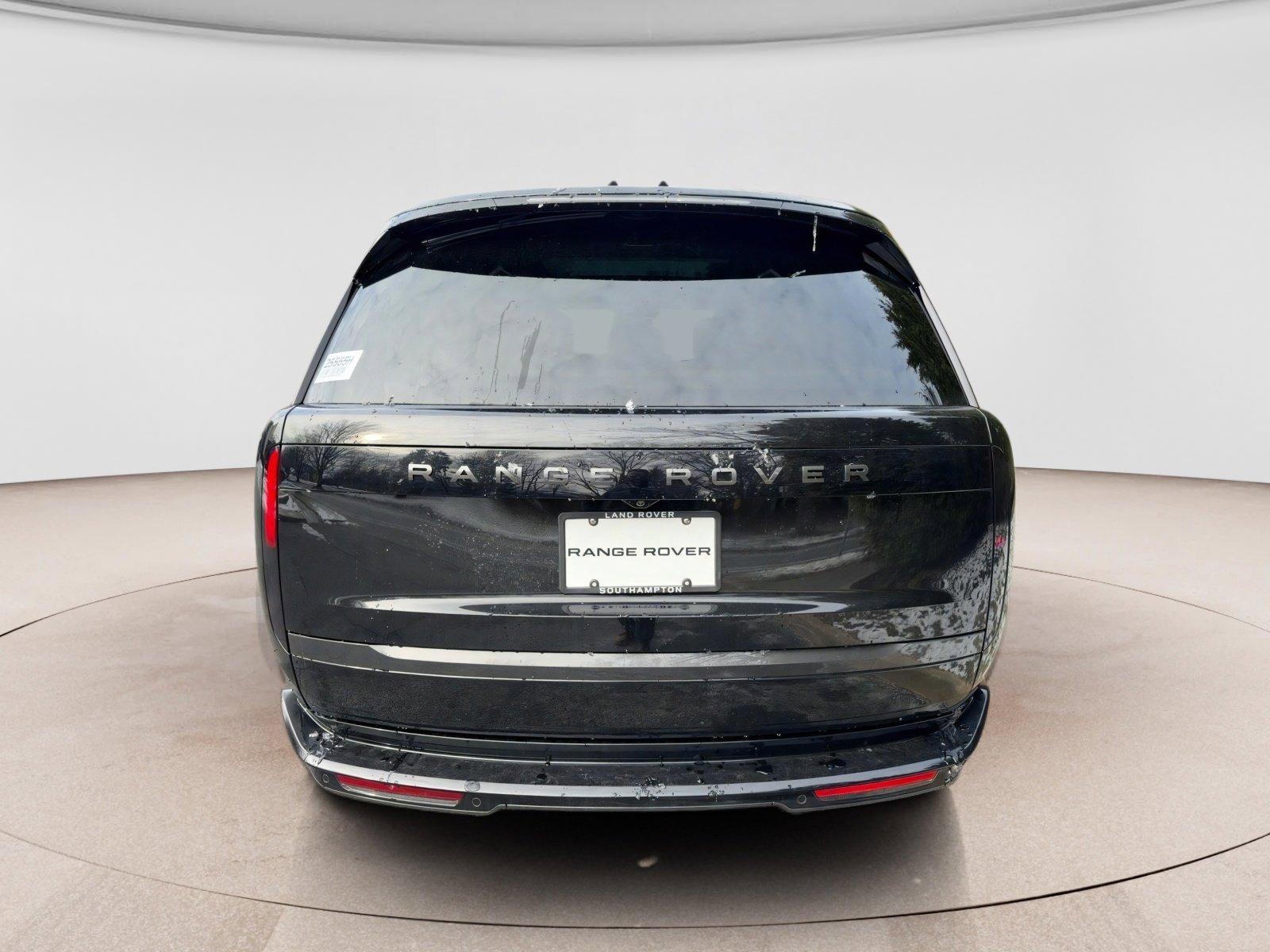 New 2025 Land Rover Range Rover Long Wheelbase SE image 4