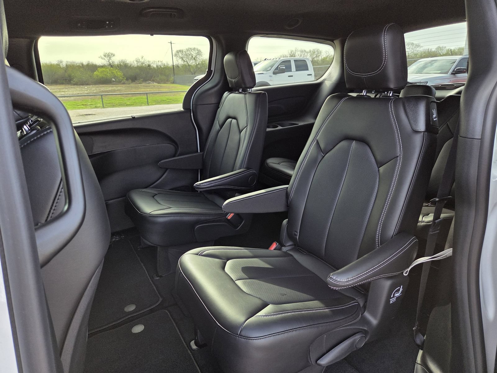 New 2026 Chrysler Voyager LX FWD image 22