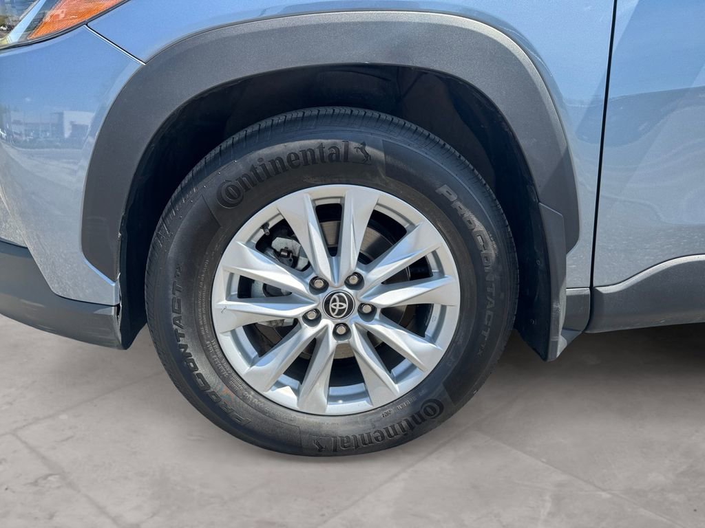 Used 2023 Toyota Corolla Cross LE AWD/4WD image 14