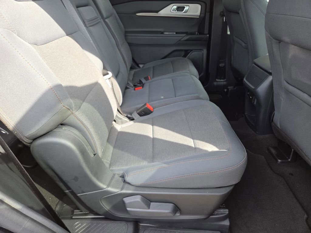 Used 2025 Ford Explorer Active RWD image 21