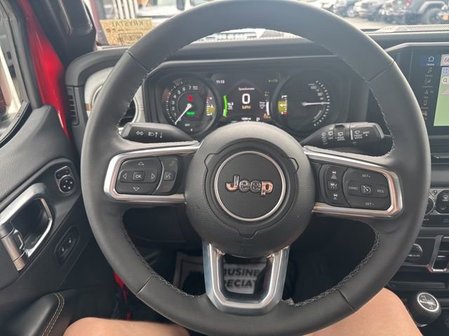 Used 2025 Jeep Wrangler Unlimited Sahara AWD/4WD image 17