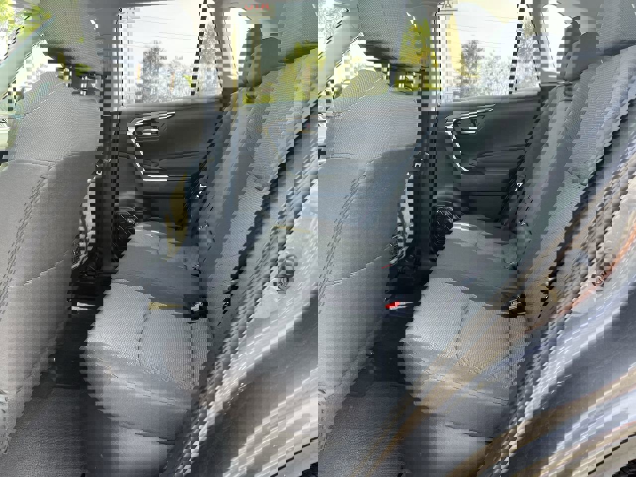 Used 2022 Toyota RAV4 XLE w/ Carpet Mat Package (TMS) image 32