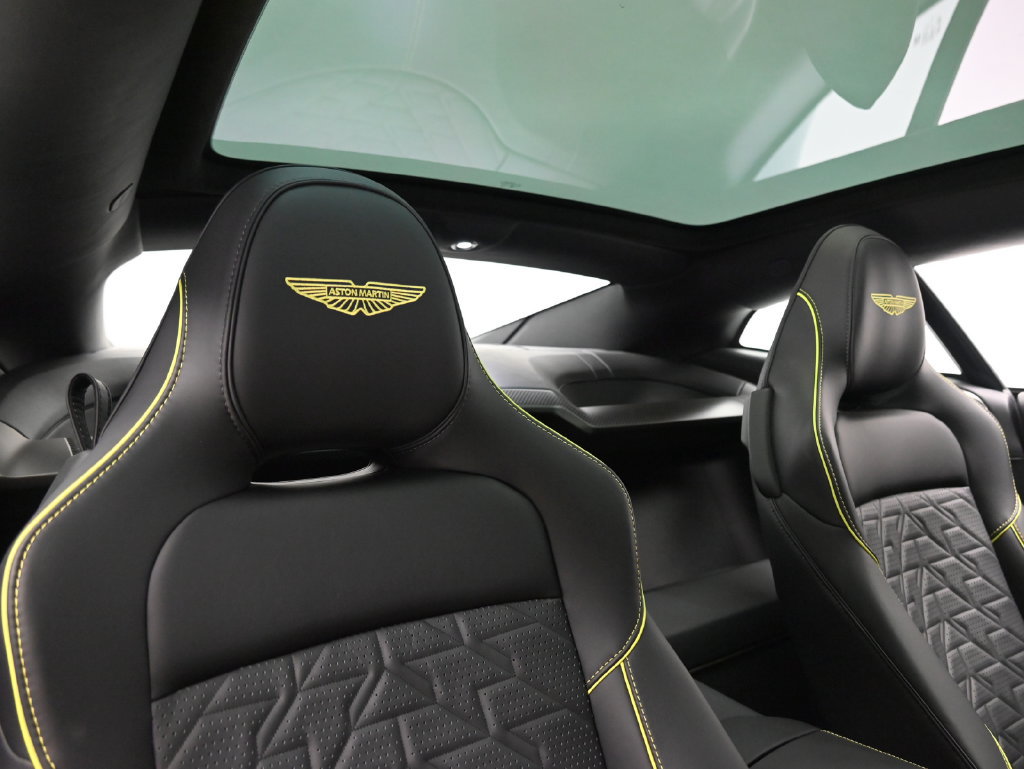 Used 2025 Aston Martin Vanquish RWD image 11
