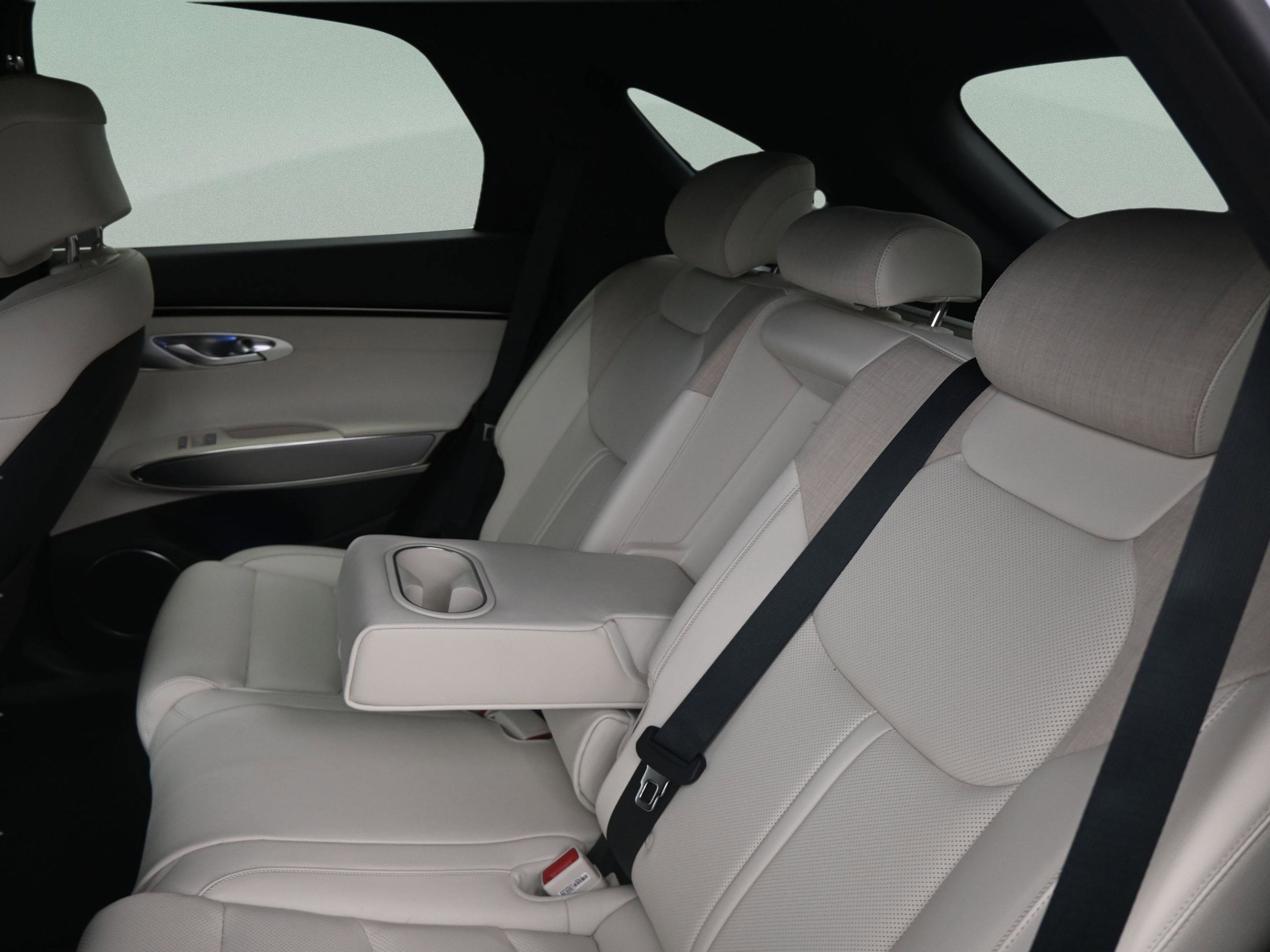 Used 2025 Genesis Electrified GV70 Advanced image 34