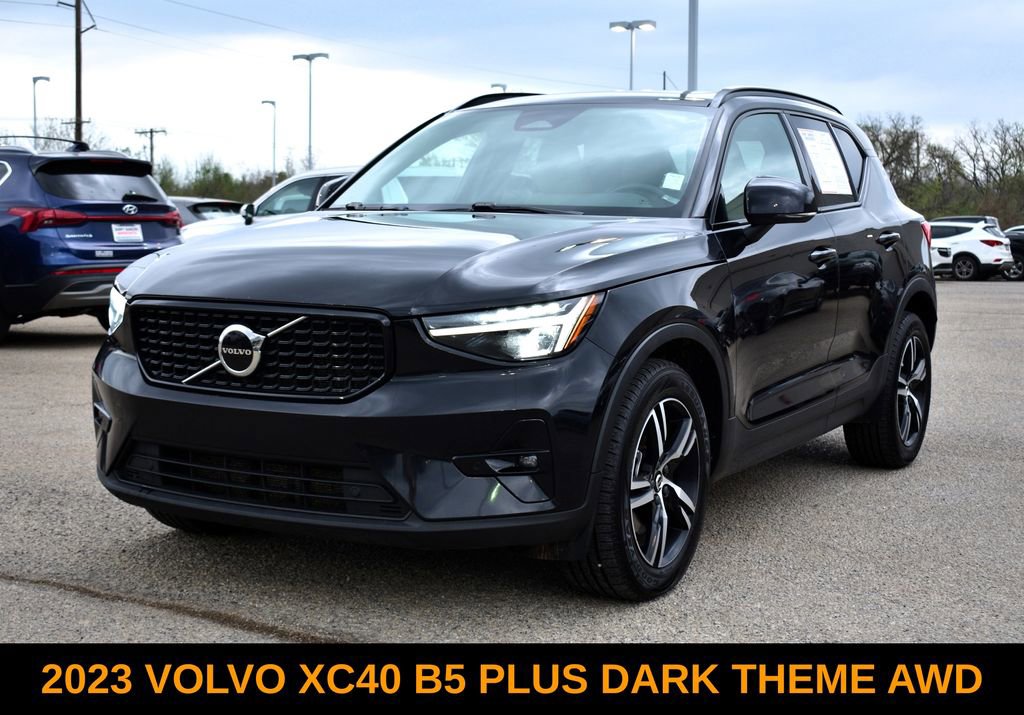 Used 2023 Volvo XC40 B5 Plus video 1