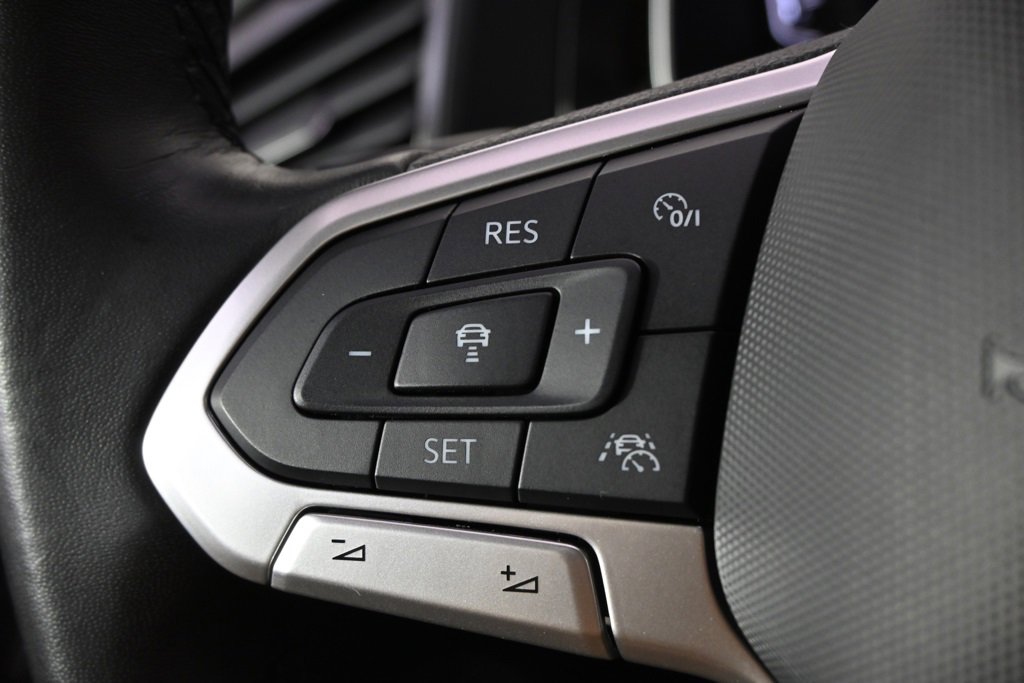 Used 2024 Volkswagen Jetta SEL image 31