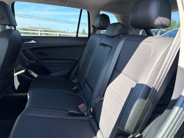 Used 2019 Volkswagen Tiguan SE w/ Panoramic Sunroof Package AWD/4WD image 17