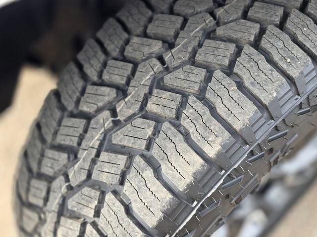 Used 2022 Chevrolet Suburban Z71 w/ Luxury Package AWD/4WD image 16