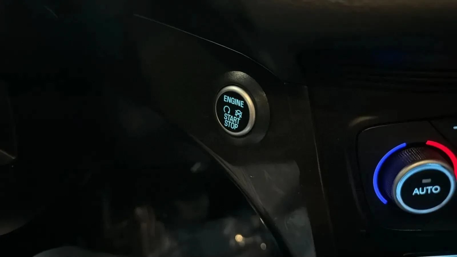 Used 2018 Ford Escape Titanium w/ Ford Safe & Smart Package AWD/4WD image 25