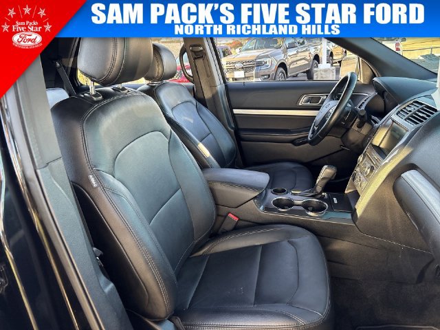 Used 2016 Ford Explorer XLT w/ Equipment Group 202A FWD image 33