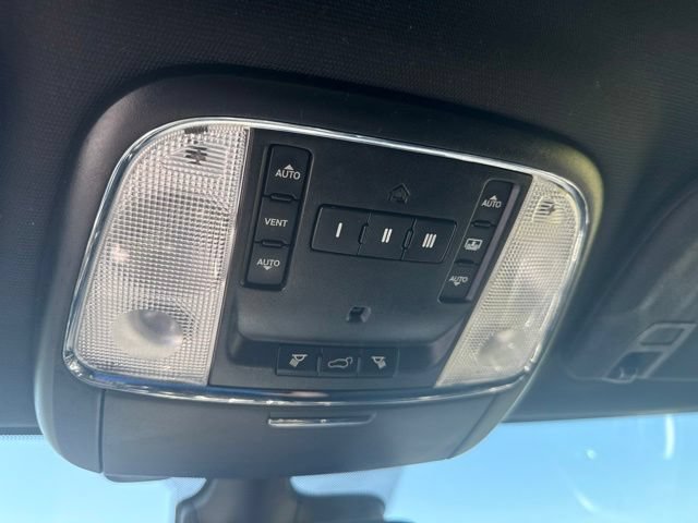 Used 2018 Jeep Grand Cherokee Trailhawk w/ Trailhawk Luxury Group AWD/4WD image 29