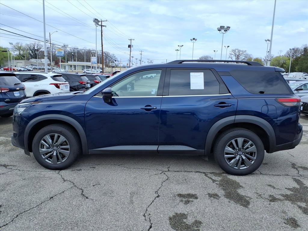 Used 2024 Nissan Pathfinder SV image 7
