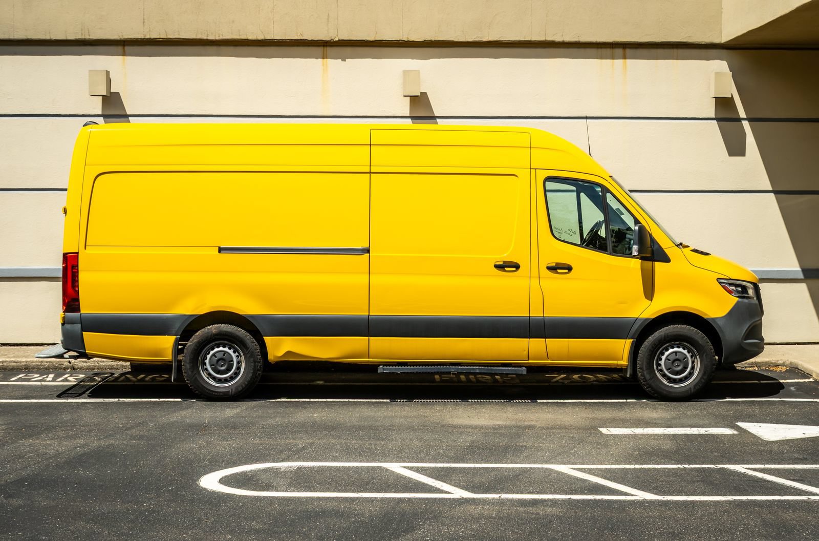 Used 2021 Mercedes-Benz Sprinter 2500 image 9