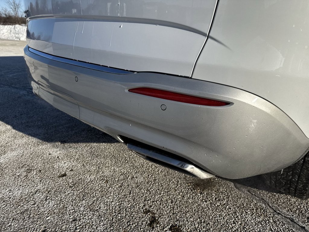 Used 2023 Buick Enclave Essence w/ Experience Buick Package image 4