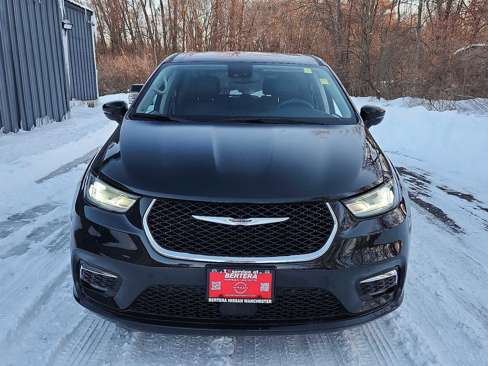 Used 2024 Chrysler Pacifica Select video 2