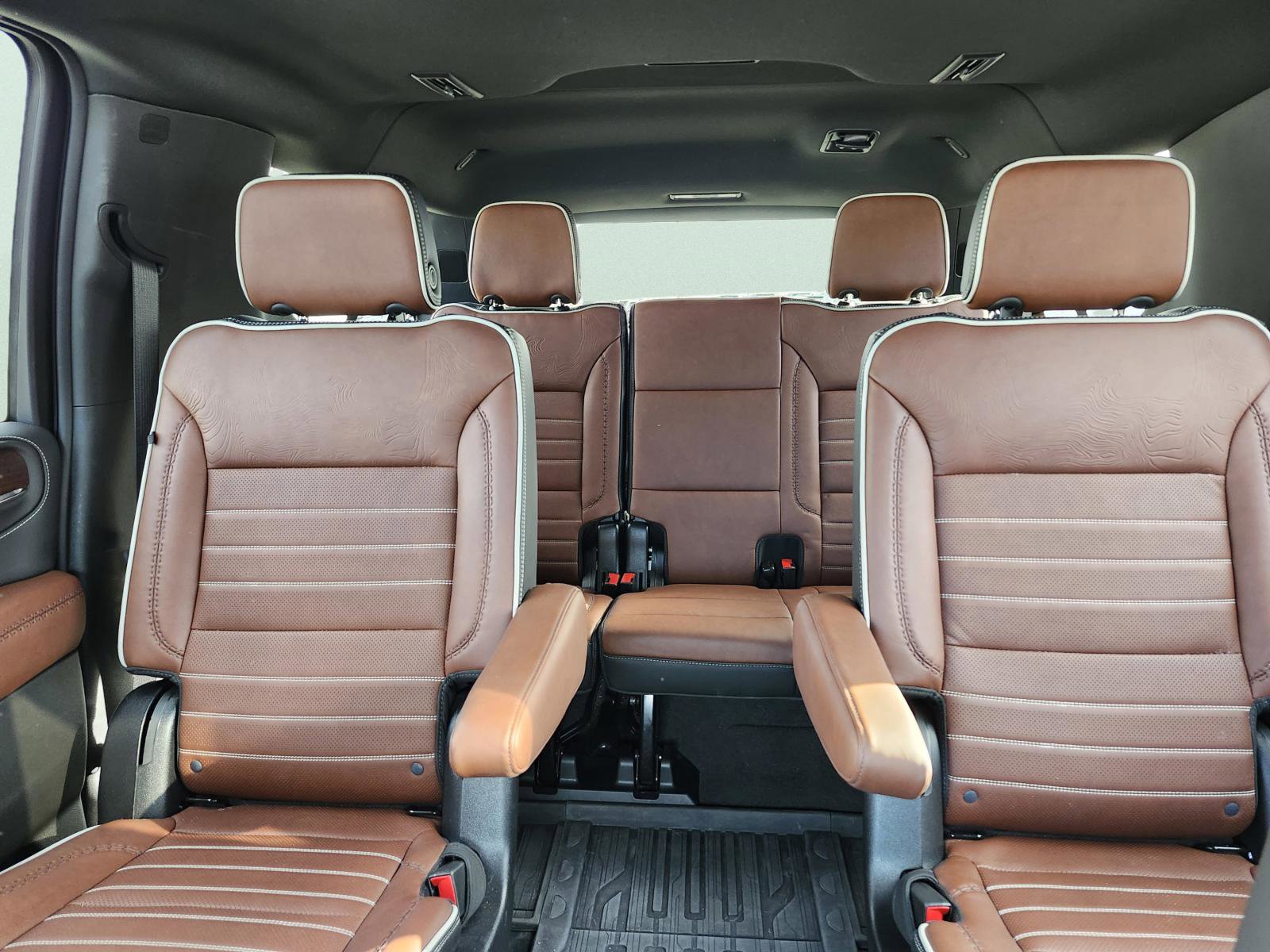 Used 2024 GMC Yukon XL Denali Ultimate w/ LPO, Floor Liner Package image 30