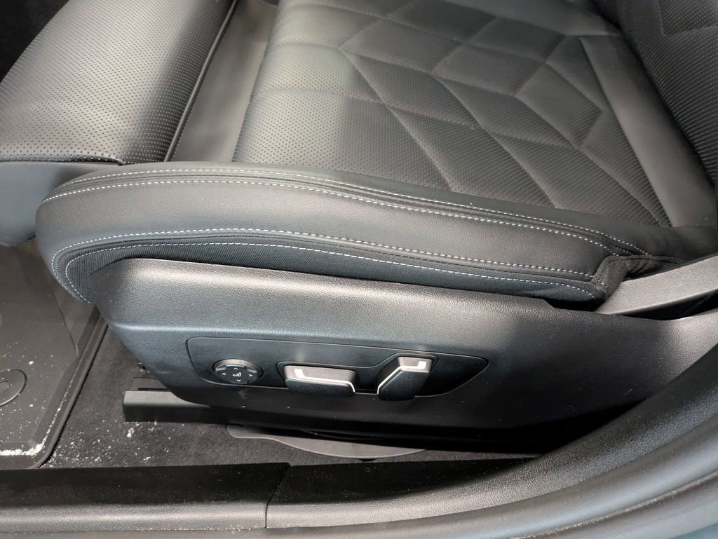 Certified 2025 BMW 530i xDrive w/ Premium Package image 14