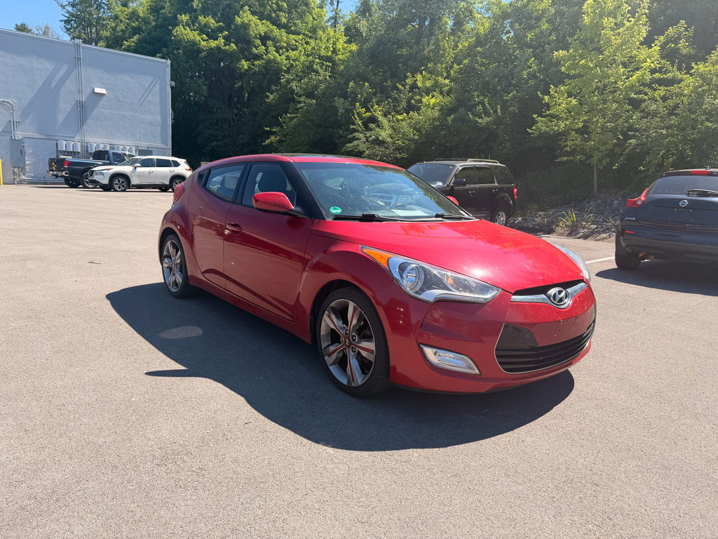 Used 2017 Hyundai Veloster Value Edition FWD image 3