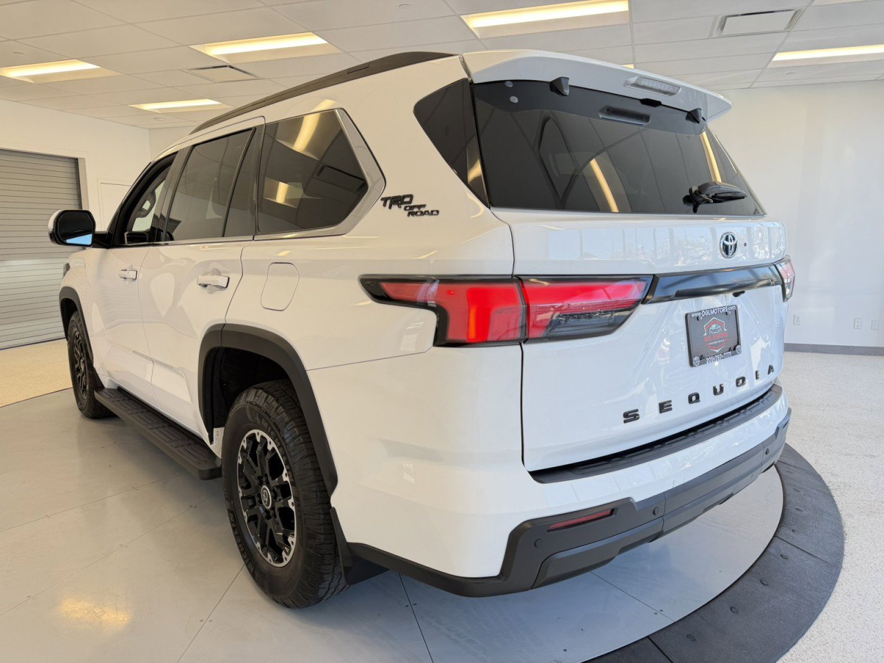 Used 2023 Toyota Sequoia SR5 w/ SR5 Premium Package image 5