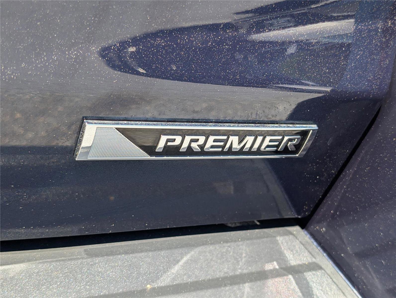 Used 2018 Chevrolet Suburban Premier AWD/4WD image 10