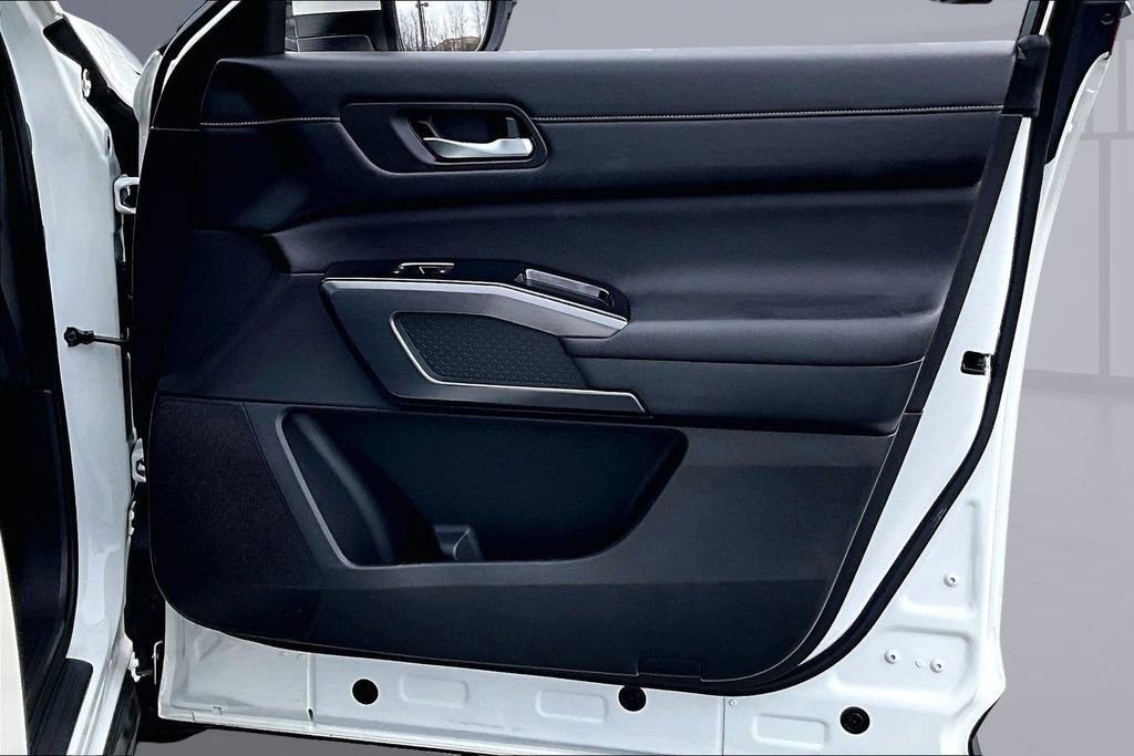 Used 2023 Nissan Pathfinder SL w/ SL Premium Package image 24