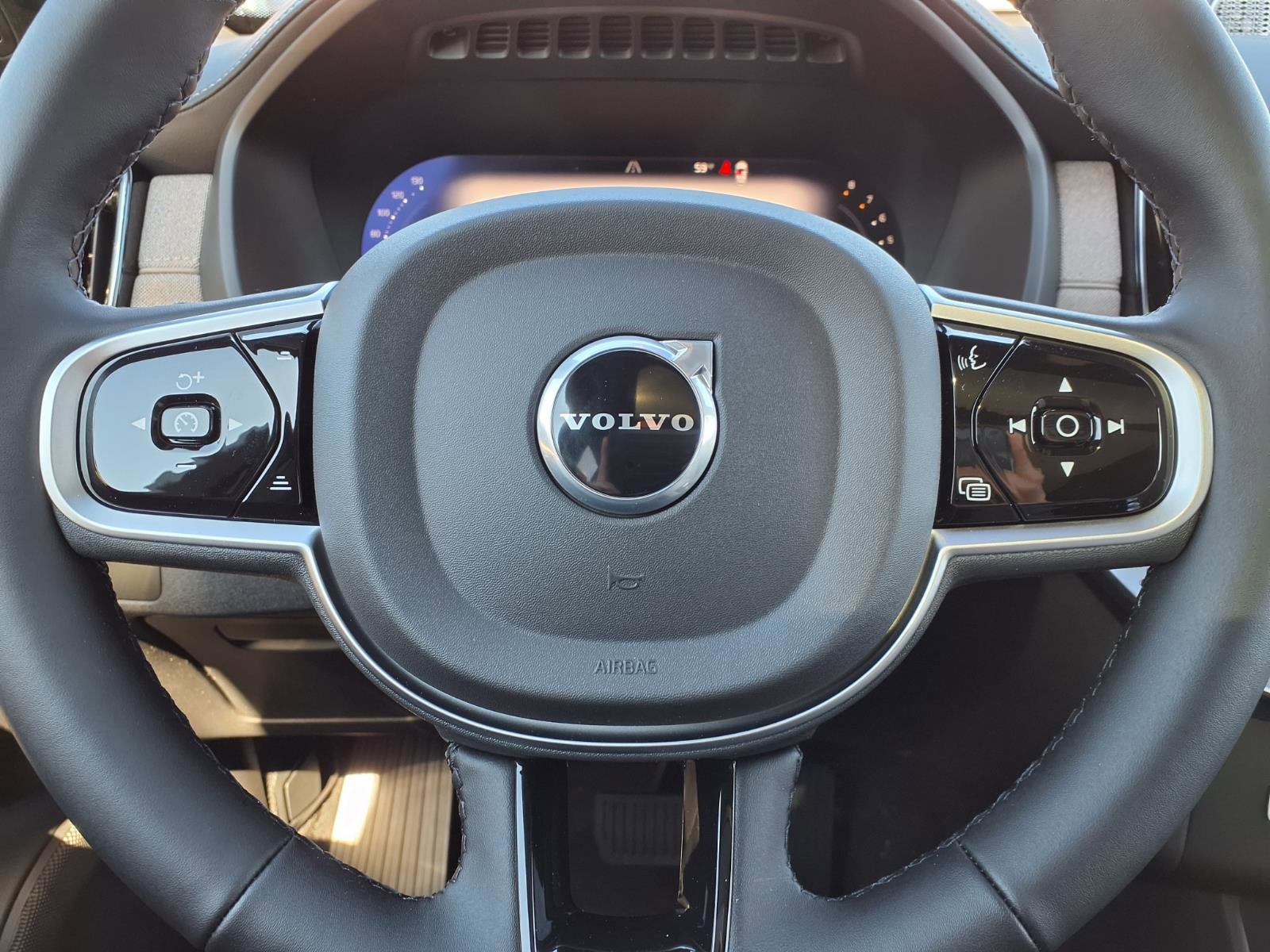 New 2026 Volvo XC90 B6 Ultra w/ Lounge Package image 16